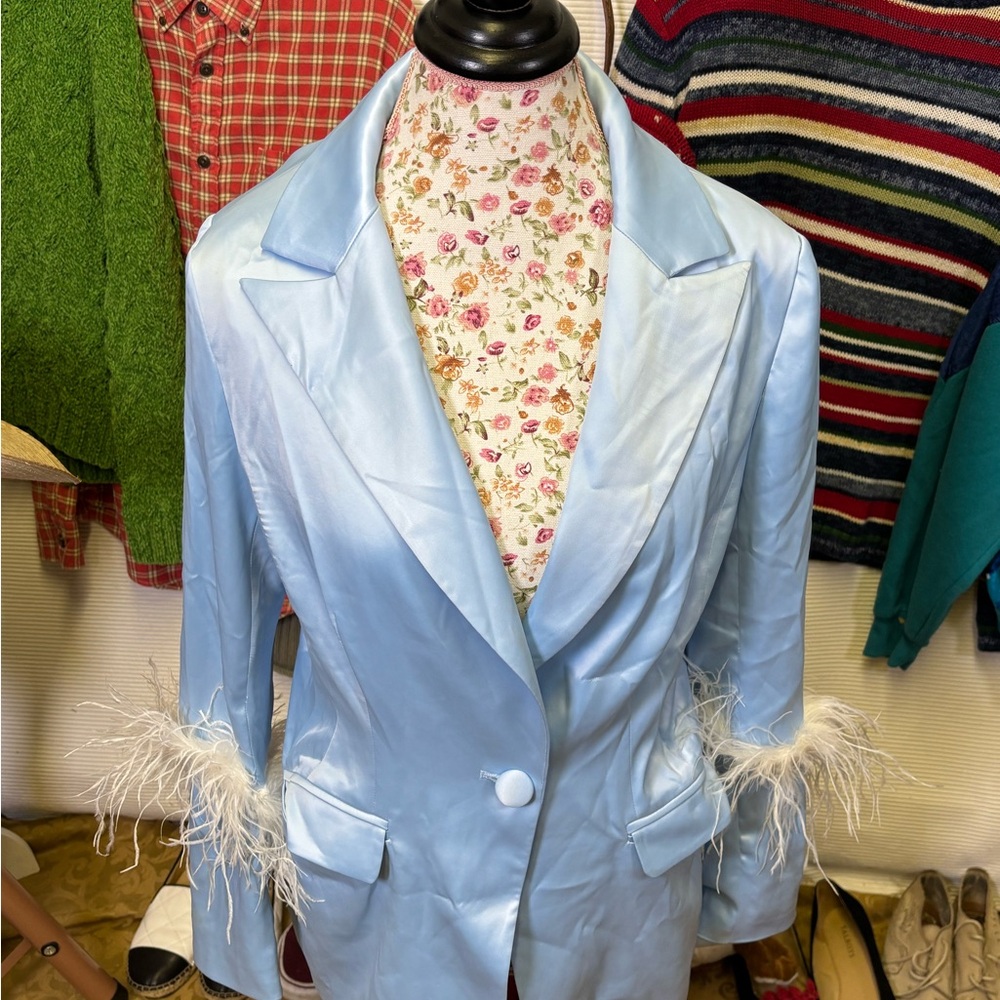 Chic Light Blue Women's Blazer with Feather Accents